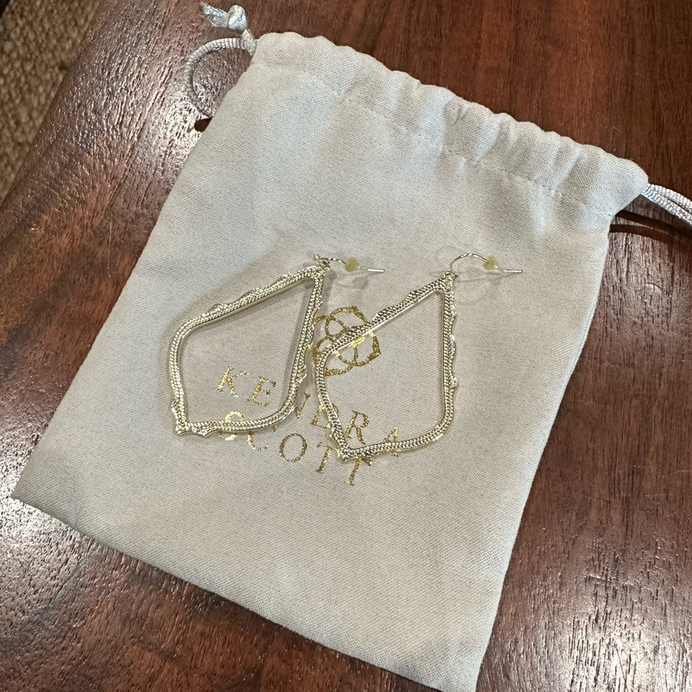 Kendra Scott Sophee drop earrings- gold